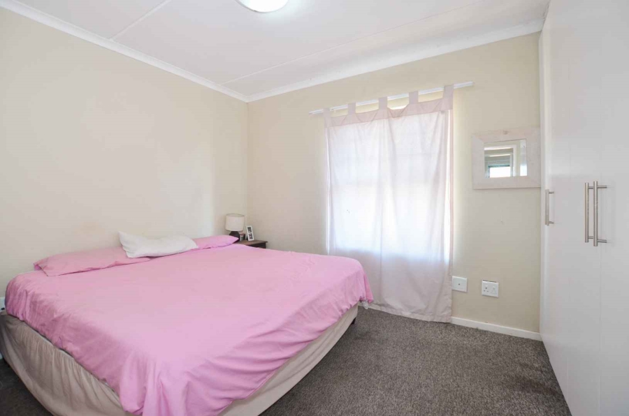 To Let 2 Bedroom Property for Rent in Burgundy Estate Western Cape